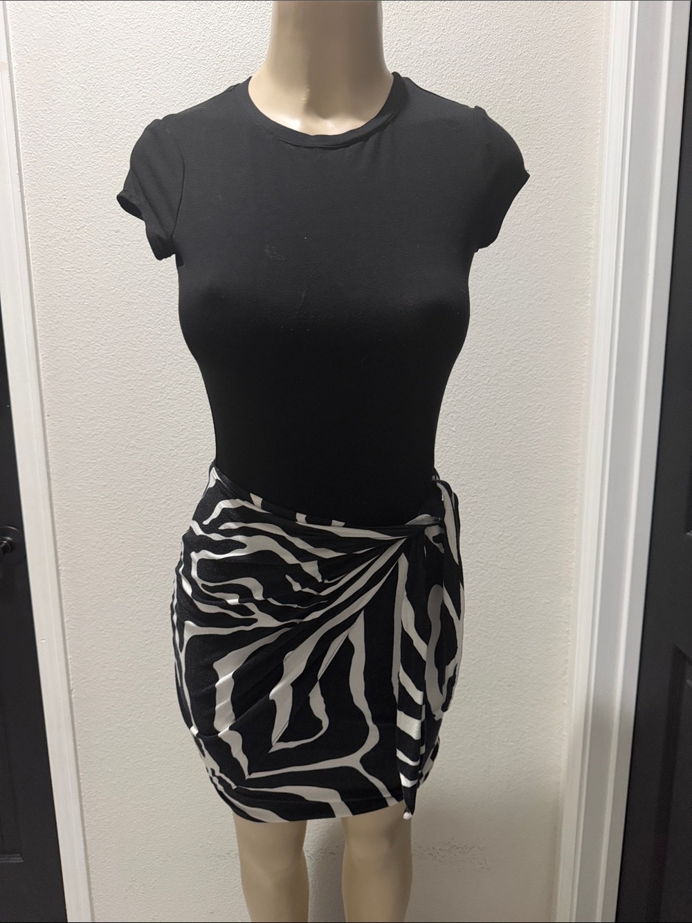 Cache size S Black & White Zebra Wrap Mini Dress
